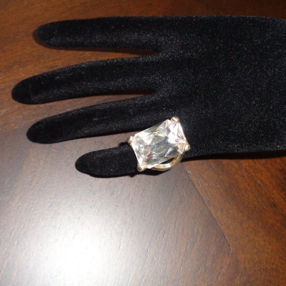 Oversized faux crystal ring- costume jewelry - Picture 9 of 9